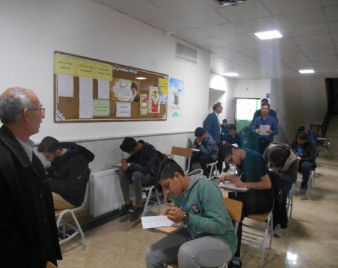 بازدید مسئول مؤسسه امام حسین(ع) شهرستان از روند اجرای امتحانات نوبت اول
