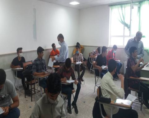 تحویل برنامه امتحانات خرداد ماه به دانش آموزان